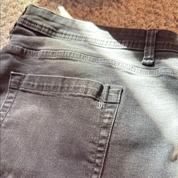 Slim Gray Jeans with Modern Fit - Picture 3 of 3